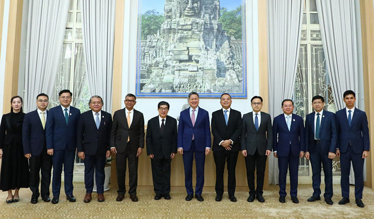 Singapore, Hong Kong firms mull investment in Cambodia